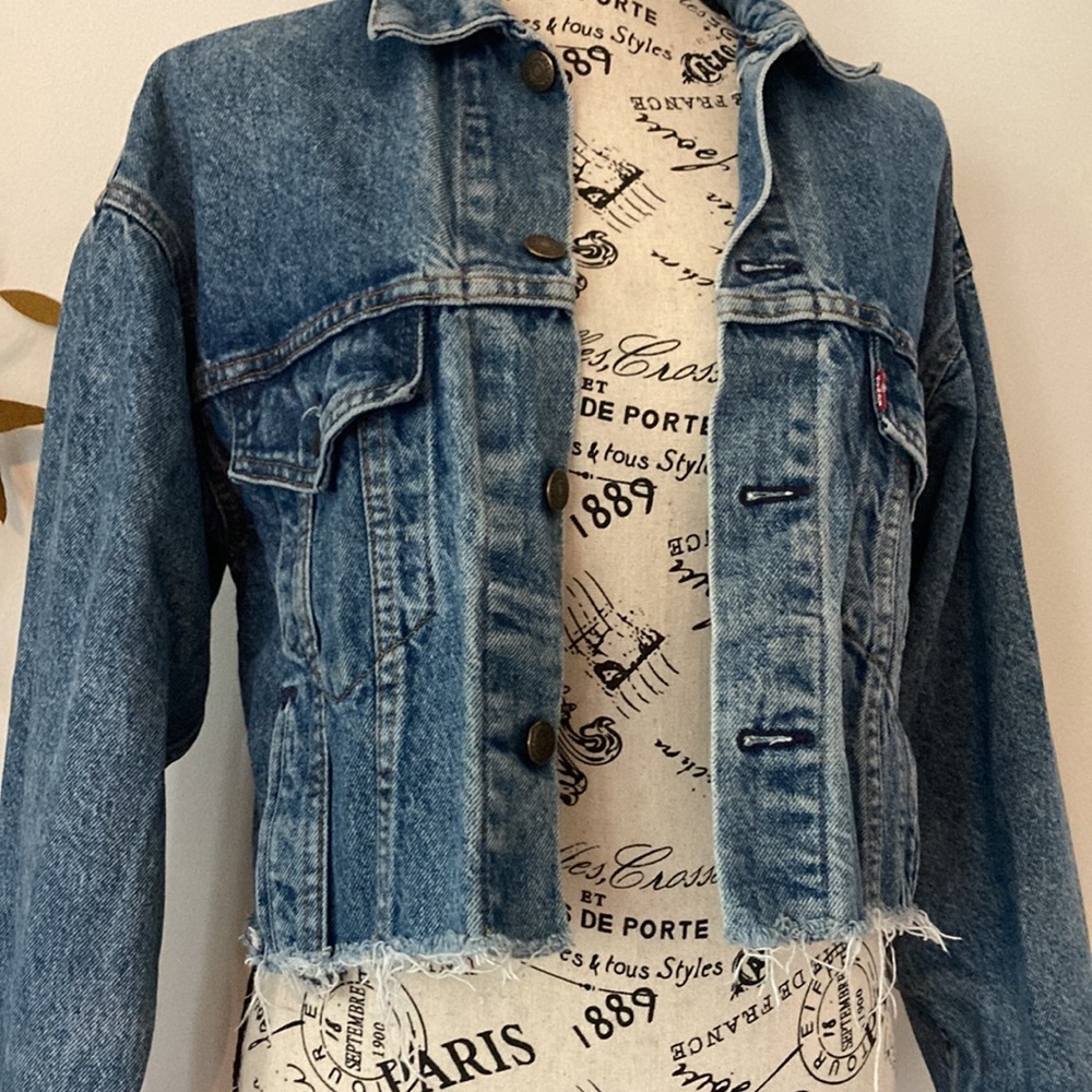 Levi’s Vintage Cropped Denim Jacket - Picture 2 of 7
